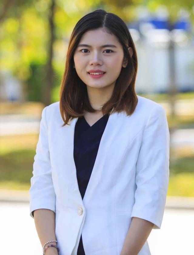 辣文合集公车海报