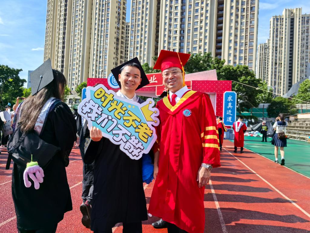 娜娜爱之屋海报