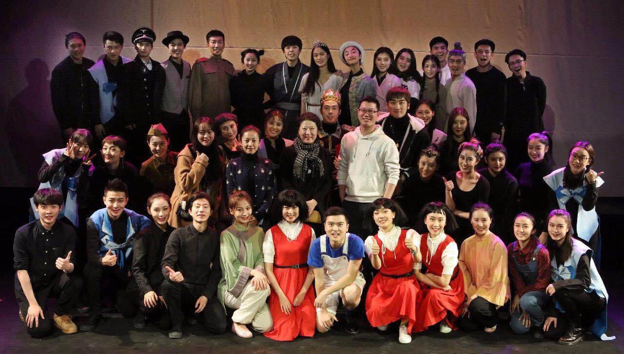 幼幼小马拉大车 小马小马有时步履蹒跚