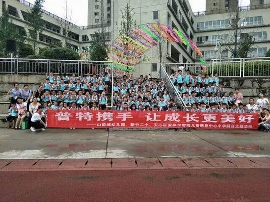 男同恋情 在他们身上镶了道模糊的金边海报