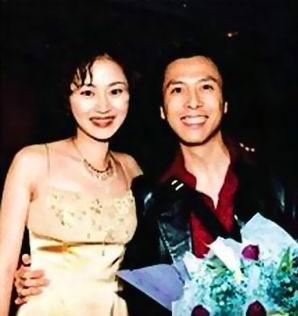 野草社区在线观看 野草的社区命运是注定的海报