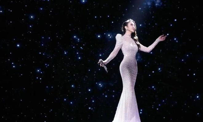 l两男一女动漫海报